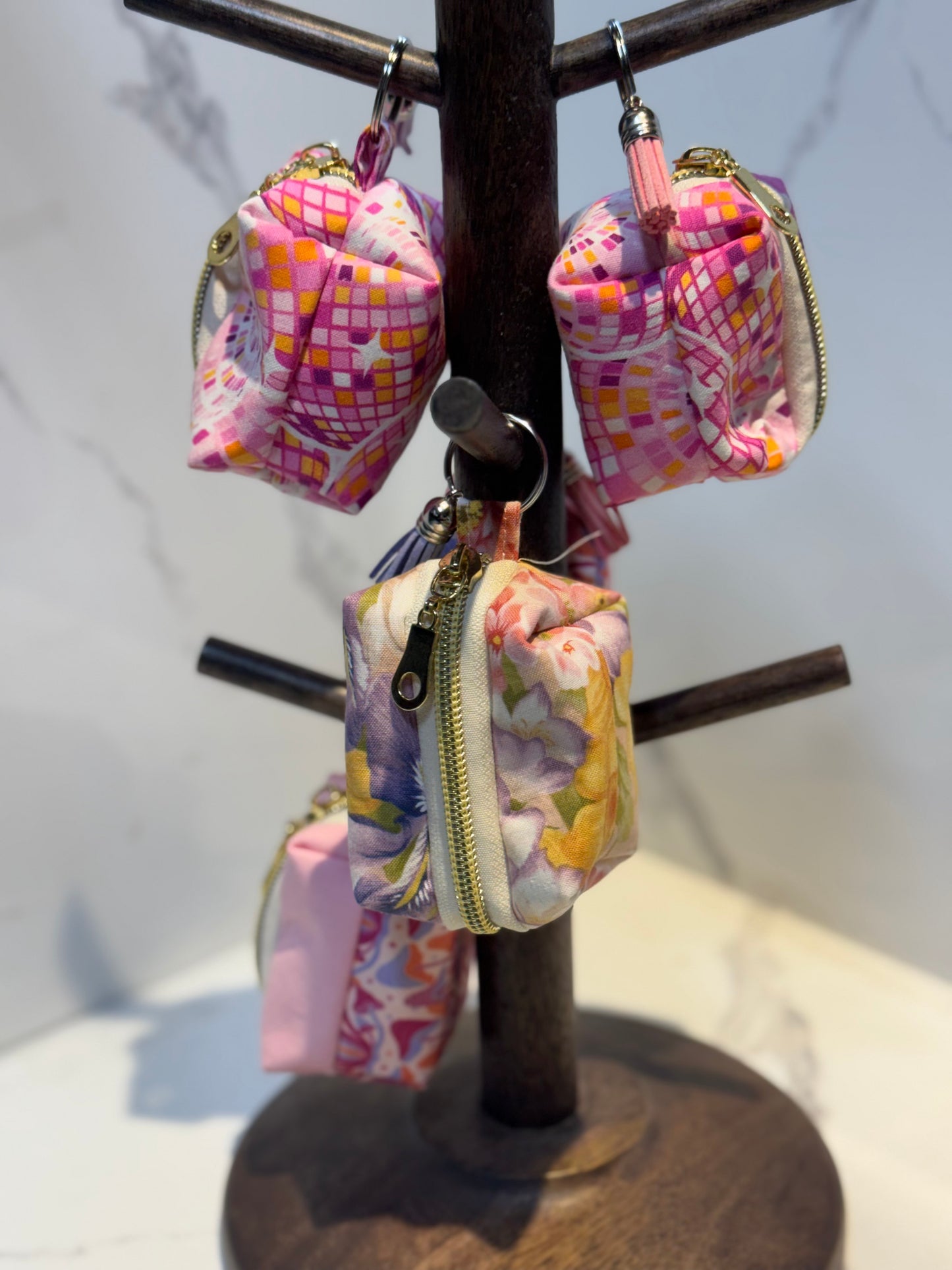 Oopsie Daisy Bag Dispenser ๐ถ
